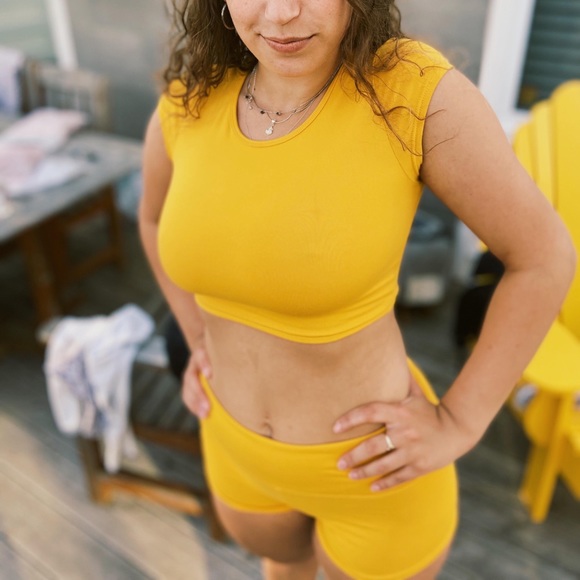 ACTIVEWEAR SET - Picture 2 of 3